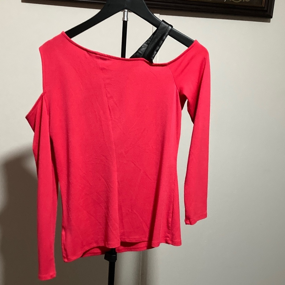 No Boundaries Bright Pink Cold Shoulder Long Sleeve Top - Picture 6 of 6